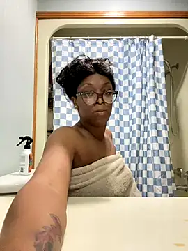 KLoveeee online show from 11/21/25, 01:04