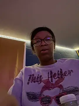 KLoveeee online show from 12/17/25, 04:28