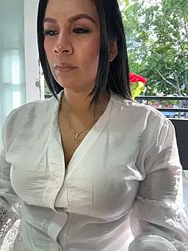 Sofia Convers online show from 05/13/26, 12:34