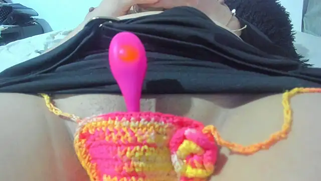 Snapshot of KarelySexy chatting on 07/18/26, 01:03 KarelySexy online show from 07/18/26, 01:03