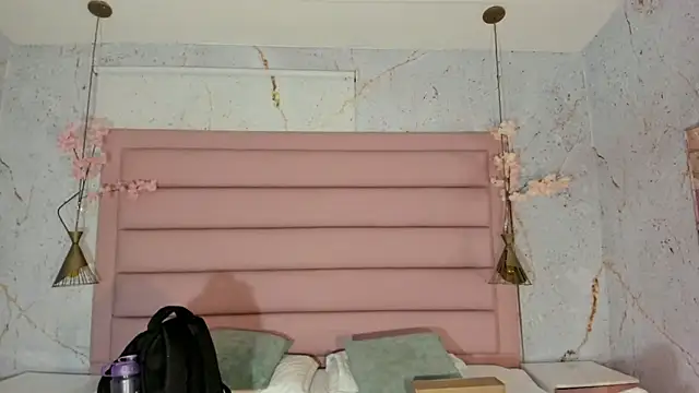 Maxim-Walker online show from 09/19/25, 03:54