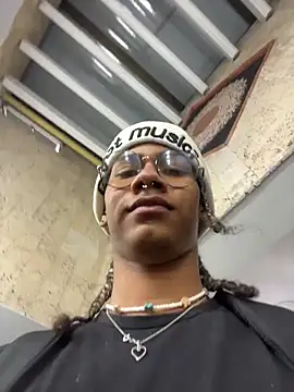 Maxim-Walker online show from 11/30/25, 02:23