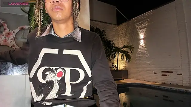 Maxim-Walker online show from 12/19/25, 03:32