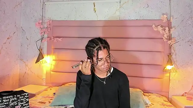 Maxim-Walker online show from 10/24/25, 03:05