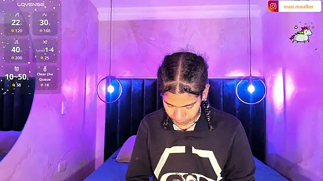 Maxim-Walker online show from 10/22/25, 03:17