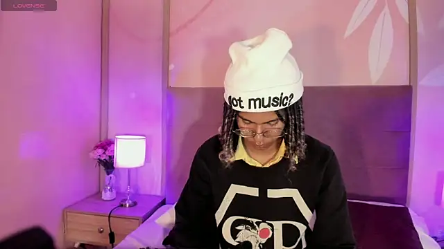 Maxim-Walker online show from 09/21/25, 03:33