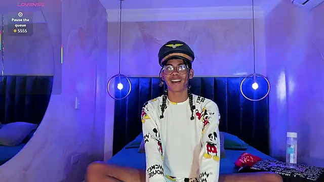 Maxim-Walker online show from 10/20/25, 03:19