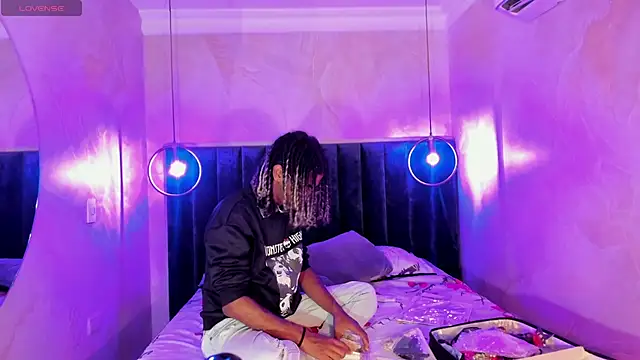 Maxim-Walker online show from 09/28/25, 02:40