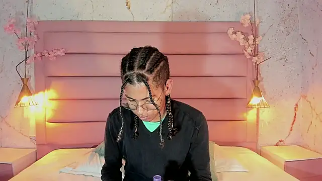 Maxim-Walker online show from 09/30/25, 03:01