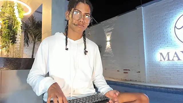 Maxim-Walker online show from 11/15/25, 04:27