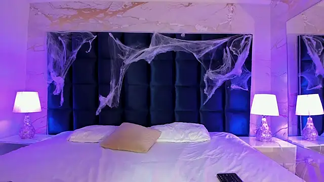 Maxim-Walker online show from 10/30/25, 03:16