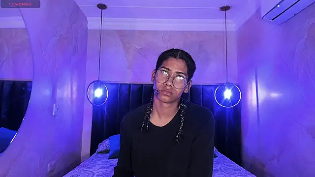 Maxim-Walker online show from 11/18/25, 03:21