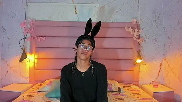 Maxim-Walker online show from 10/28/25, 03:07