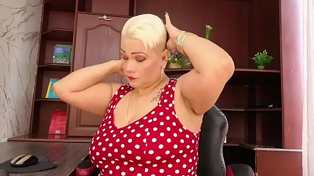 GianellaCox  online show from 12/04/25, 03:00