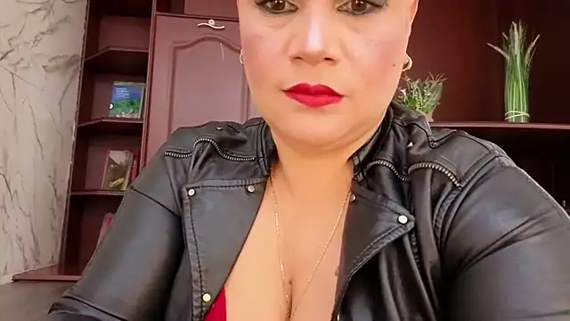 GianellaCox  online show from 11/18/25, 01:14