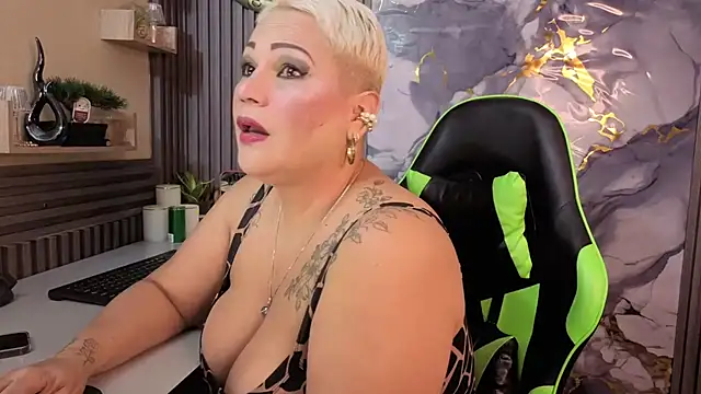 Snapshot of GianellaCox_ chatting on 08/01/26, 12:03 GianellaCox online show from 08/01/26, 12:03