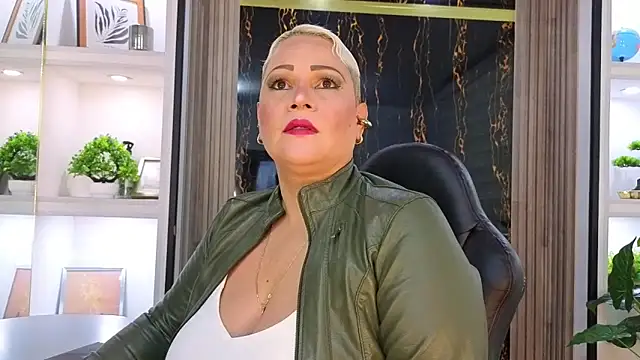 GianellaCox  online show from 11/01/25, 01:05