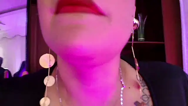 Snapshot of GianellaCox_ chatting on 03/11/25, 07:58 GianellaCox online show from 03/11/25, 07:58