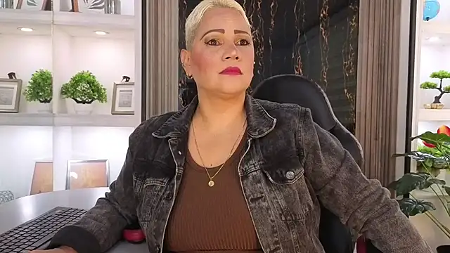 GianellaCox  online show from 10/25/25, 01:12