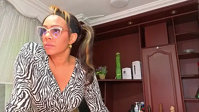 Snapshot of AmberNix chatting on 09/12/25, 01:44 AmberNix online show from 09/12/25, 01:44