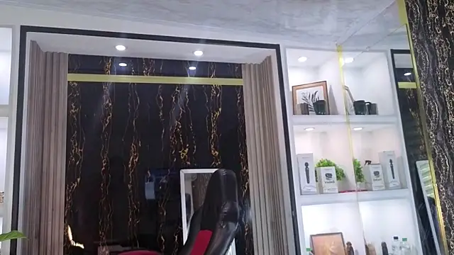 Snapshot of AmberNix chatting on 10/24/25, 02:16 AmberNix online show from 10/24/25, 02:16