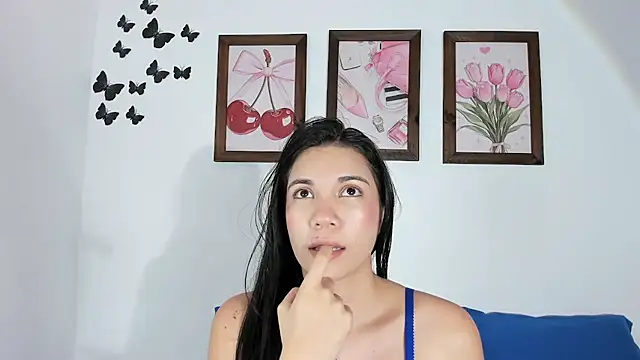 Snapshot of Emiily_Parkerr chatting on 04/22/26, 11:11 Emiily Parkerr online show from 04/22/26, 11:11