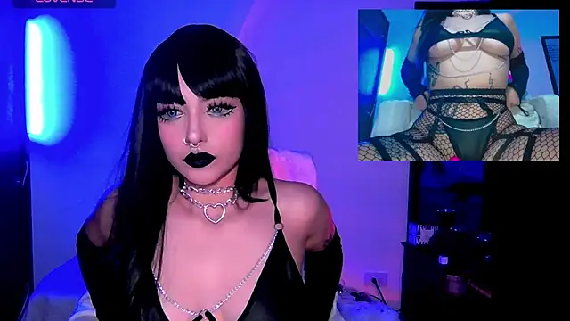 Snapshot of HollyDominic chatting on 02/28/25, 05:04 HollyDominic online show from 02/28/25, 05:04