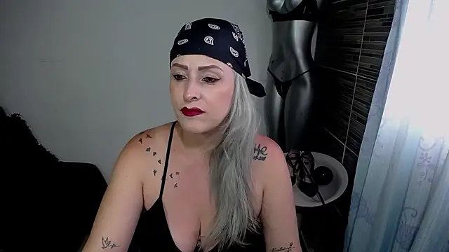 Emma Rizzoo online show from 04/17/26, 07:49