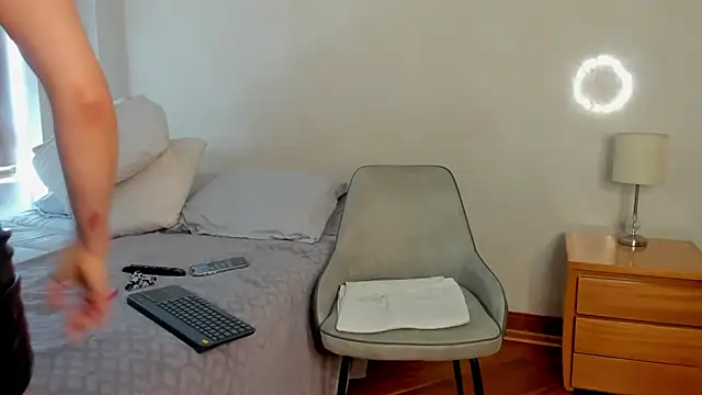 melisa ferretti online show from 12/04/25, 06:07