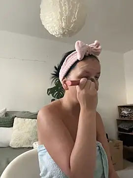 Snapshot of Off__Melonenmandy chatting on 11/20/25, 07:31 Off Melonenmandy online show from 11/20/25, 07:31