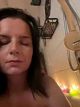 Snapshot of Off__Melonenmandy chatting on 11/23/25, 04:28 Off Melonenmandy online show from 11/23/25, 04:28