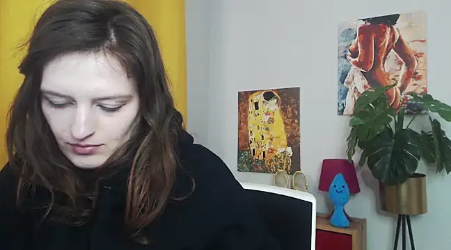 juicyNadine online show from 03/18/25, 09:23