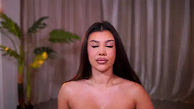 NatyDesiree online show from 05/18/26, 06:56