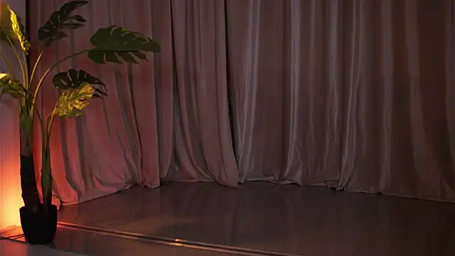 NatyDesiree online show from 05/12/26, 07:09