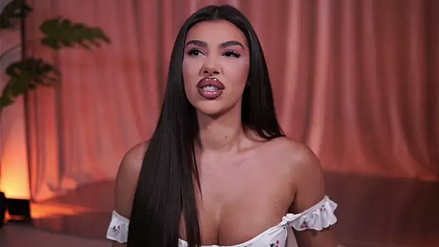 NatyDesiree online show from 04/15/26, 07:58