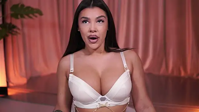 NatyDesiree online show from 04/22/26, 07:09