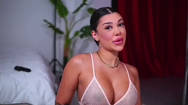 NatyDesiree online show from 10/30/25, 10:02