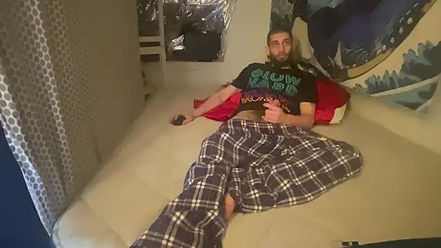 Snapshot of pantslesstraveler_plt chatting on 01/15/26, 10:57 pantslesstraveler plt online show from 01/15/26, 10:57