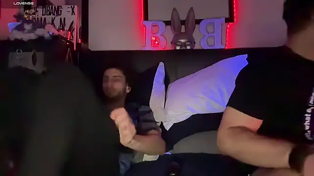 Snapshot of pantslesstraveler_plt chatting on 11/12/25, 05:11 pantslesstraveler plt online show from 11/12/25, 05:11