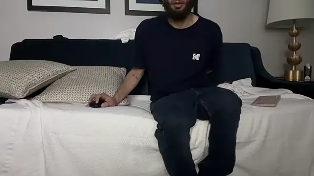 Snapshot of pantslesstraveler_plt chatting on 10/28/25, 08:46 pantslesstraveler plt online show from 10/28/25, 08:46