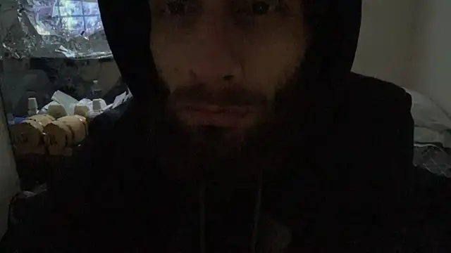 Snapshot of pantslesstraveler_plt chatting on 11/05/25, 06:00 pantslesstraveler plt online show from 11/05/25, 06:00