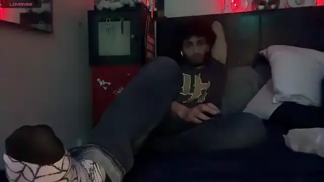 Snapshot of pantslesstraveler_plt chatting on 11/20/25, 08:59 pantslesstraveler plt online show from 11/20/25, 08:59