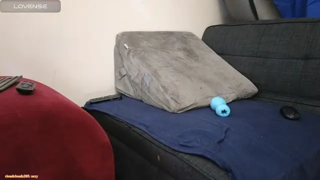 Snapshot of pantslesstraveler_plt chatting on 03/13/25, 12:35 pantslesstraveler plt online show from 03/13/25, 12:35