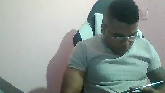 Snapshot of SaucyAffair0 chatting on 07/05/26, 02:05 SaucyAffair0 online show from 07/05/26, 02:05