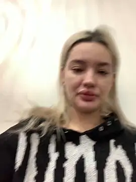 Snapshot of Sextazy chatting on 02/16/25, 12:43 Sextazy online show from 02/16/25, 12:43