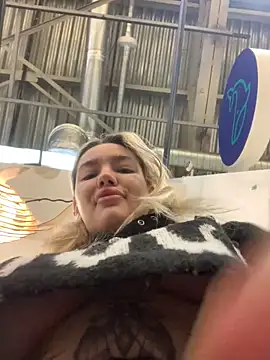 Snapshot of Sextazy chatting on 03/07/25, 12:01 Sextazy online show from 03/07/25, 12:01