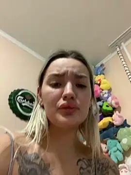 Snapshot of Sextazy chatting on 10/10/25, 05:03 Sextazy online show from 10/10/25, 05:03