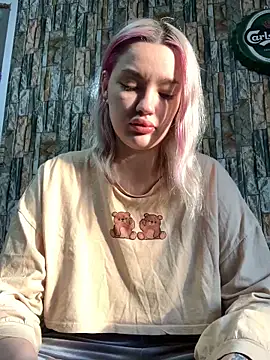 Snapshot of Sextazy chatting on 12/17/25, 06:51 Sextazy online show from 12/17/25, 06:51