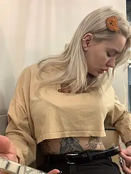 Snapshot of Sextazy chatting on 03/18/25, 12:06 Sextazy online show from 03/18/25, 12:06