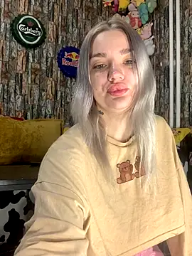 Snapshot of Sextazy chatting on 10/31/25, 12:13 Sextazy online show from 10/31/25, 12:13